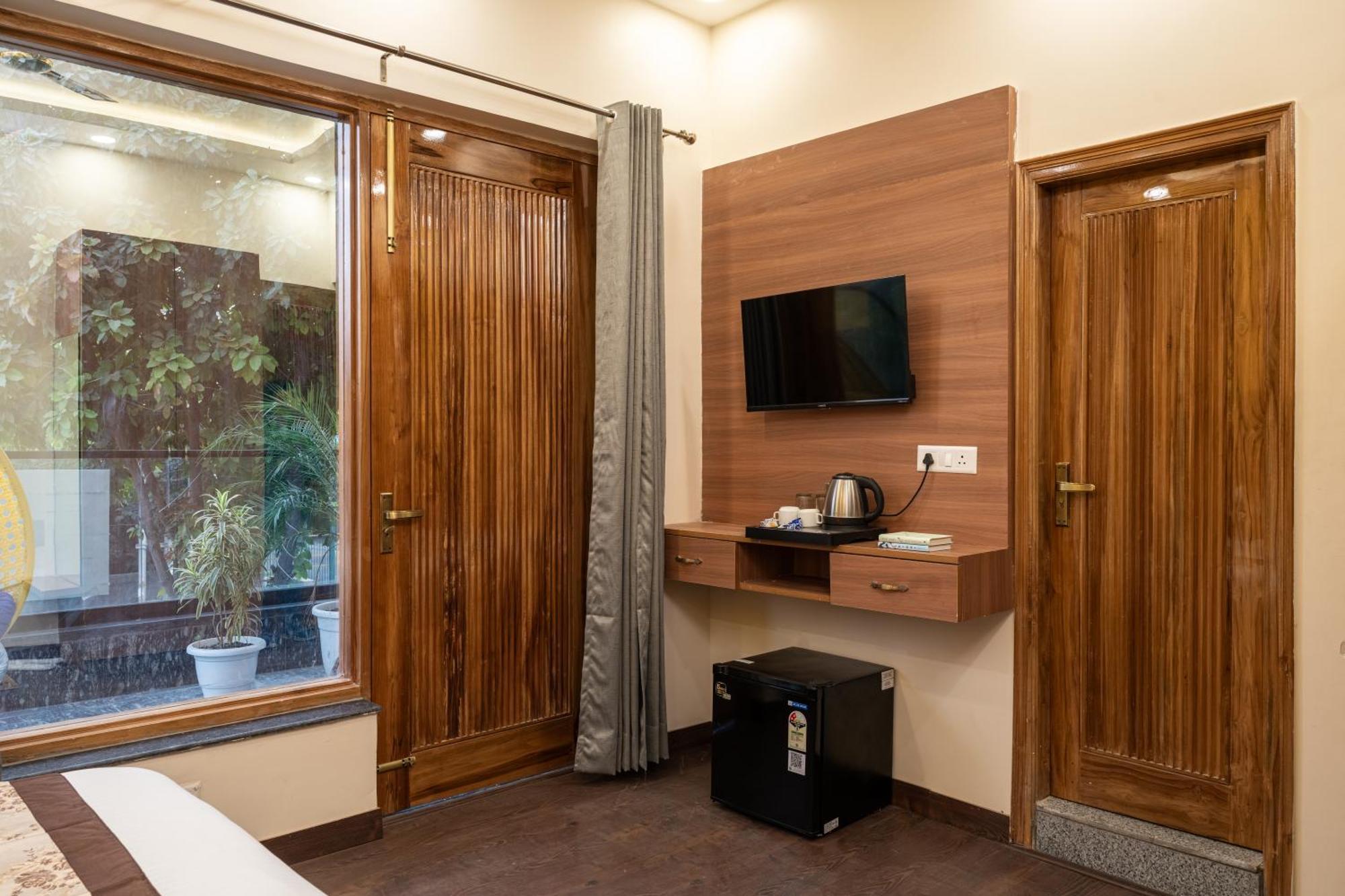 Lime Tree Hotel & One Bhk Serviced Apartment Noida - Sector 50 Metro Dış mekan fotoğraf
