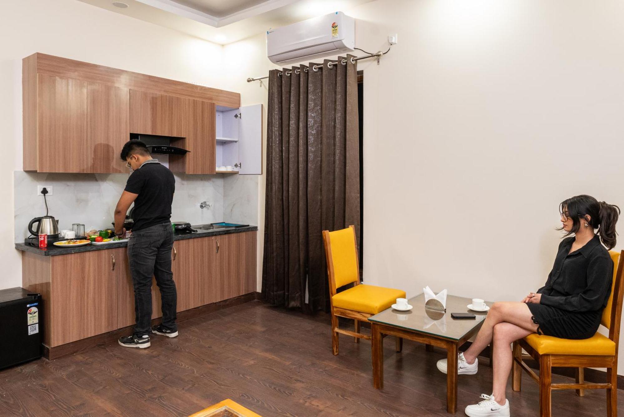 Lime Tree Hotel & One Bhk Serviced Apartment Noida - Sector 50 Metro Dış mekan fotoğraf