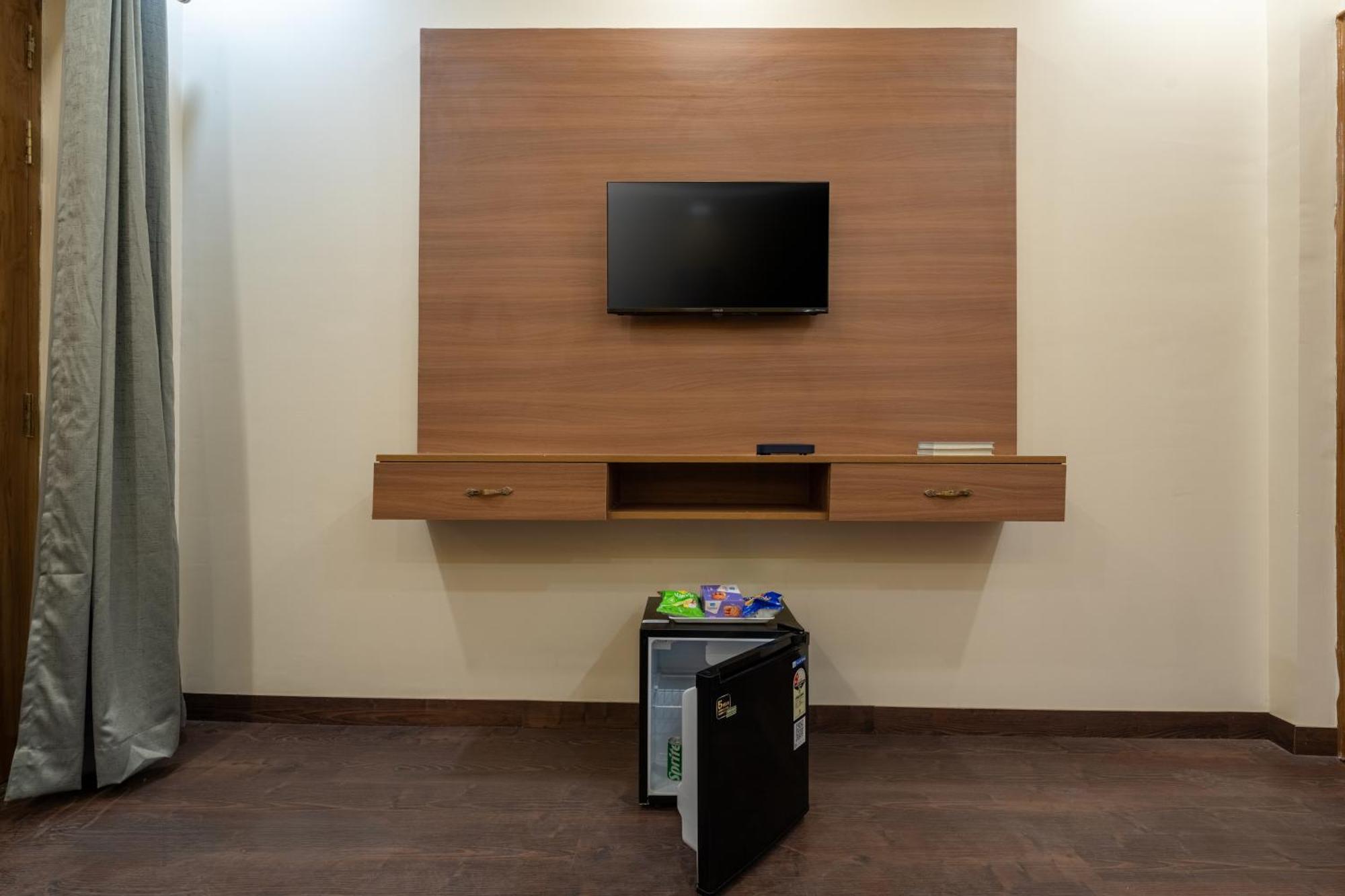 Lime Tree Hotel & One Bhk Serviced Apartment Noida - Sector 50 Metro Dış mekan fotoğraf