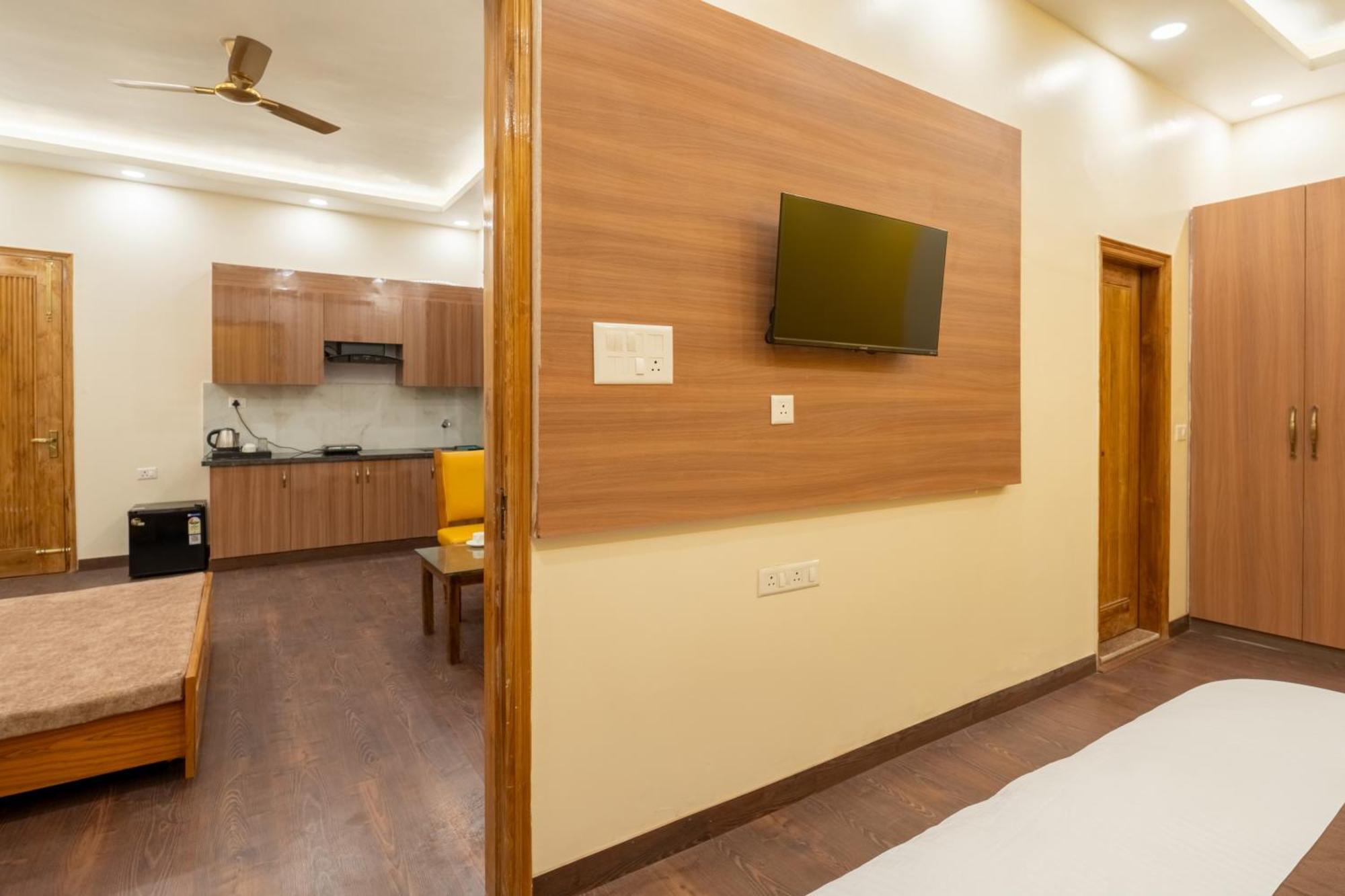 Lime Tree Hotel & One Bhk Serviced Apartment Noida - Sector 50 Metro Dış mekan fotoğraf